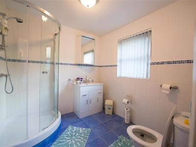 EN-SUITE BATHROOM
